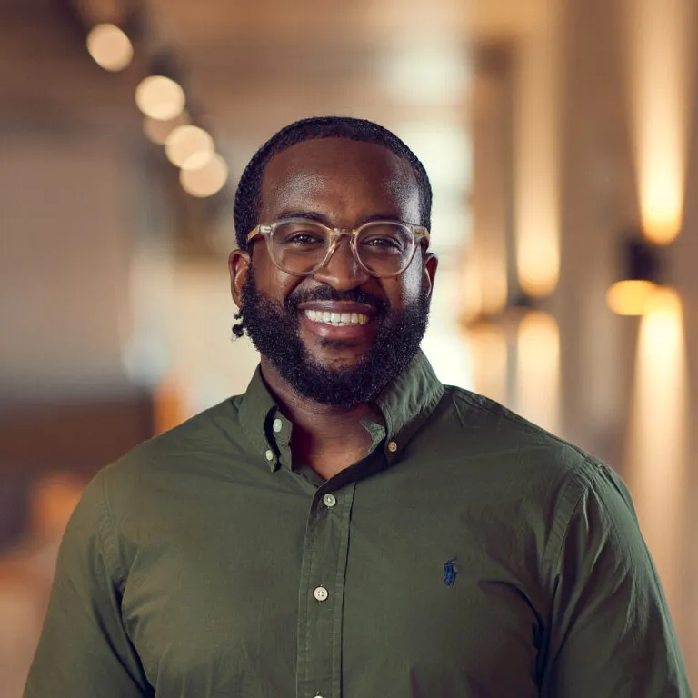 Lovis Shimo, Business Consultant