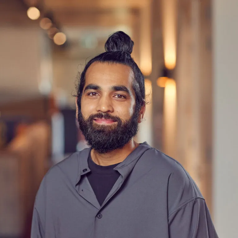 Younes Ouazzani, Business Consultant